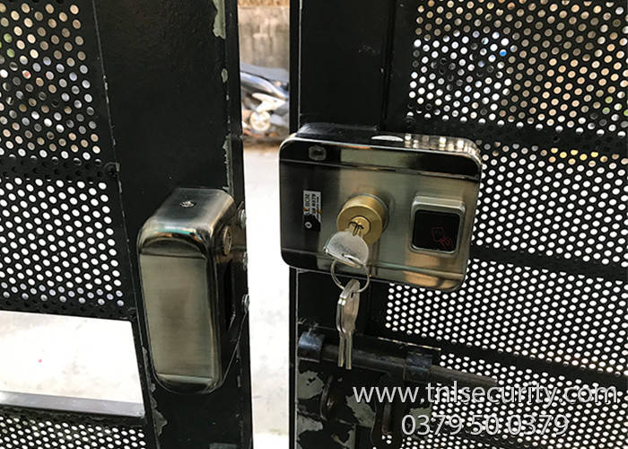 Lap-dat-khoa-the-tu-cho-cua-sat-hai-canh-tai-quan-9